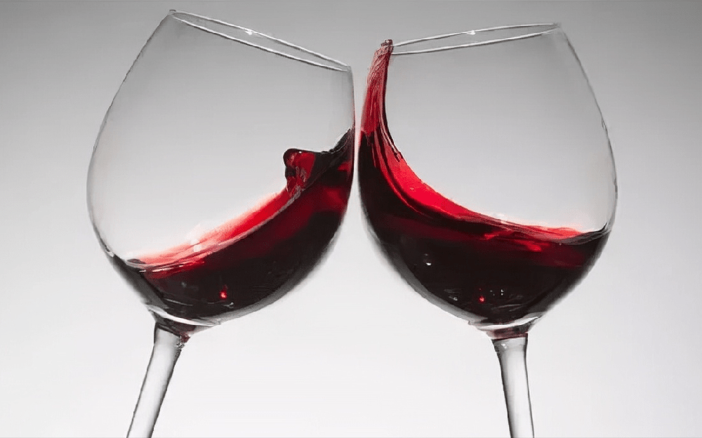 葡萄酒應(yīng)該怎樣搭配酒杯？